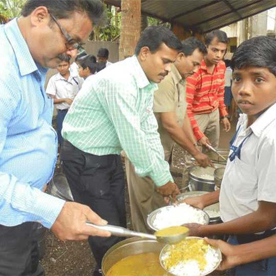 AQuity India employees participating in mid day meal event